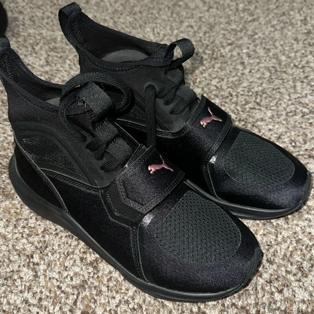 NWOT.. Puma women’s shoes size 7